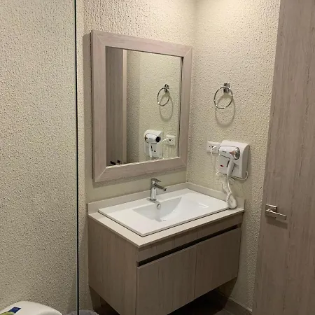 13th Floor, With Jacuzzi