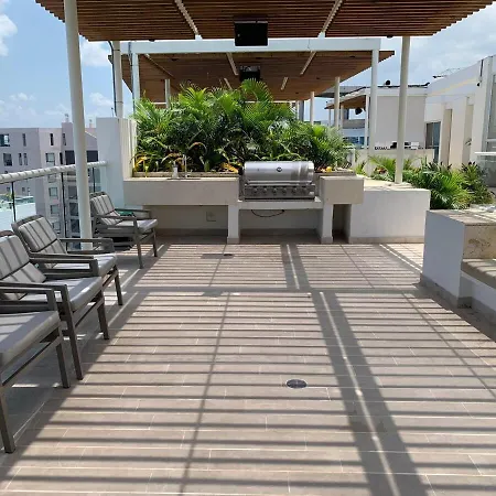 13th Floor, With Jacuzzi *