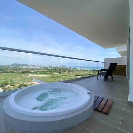 13th Floor, With Jacuzzi *