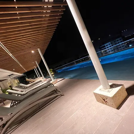13th Floor, With Jacuzzi *