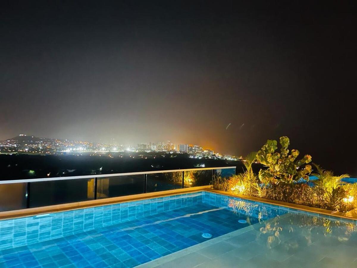 13th Floor, With Jacuzzi Apartamento *