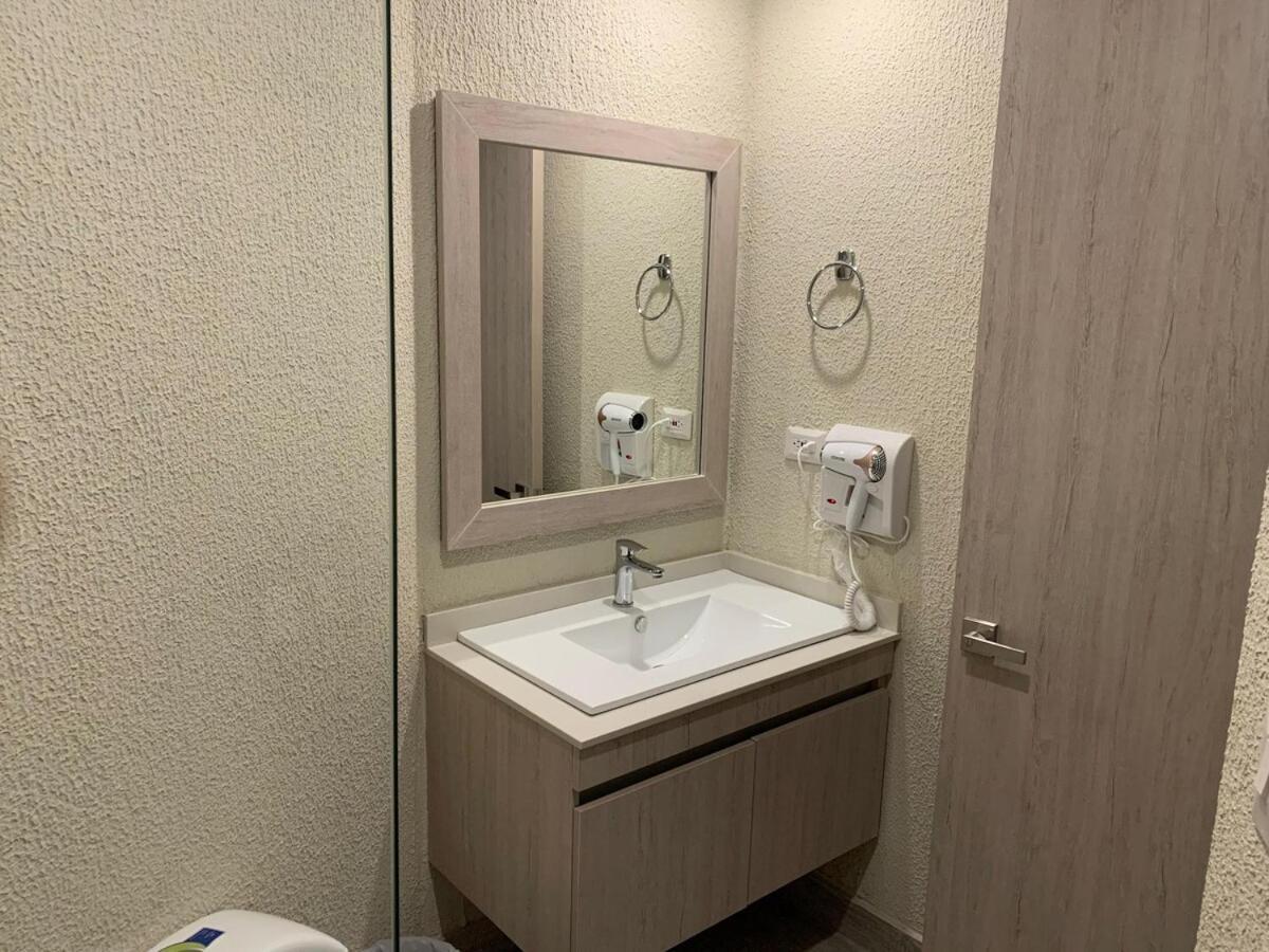 13th Floor, With Jacuzzi