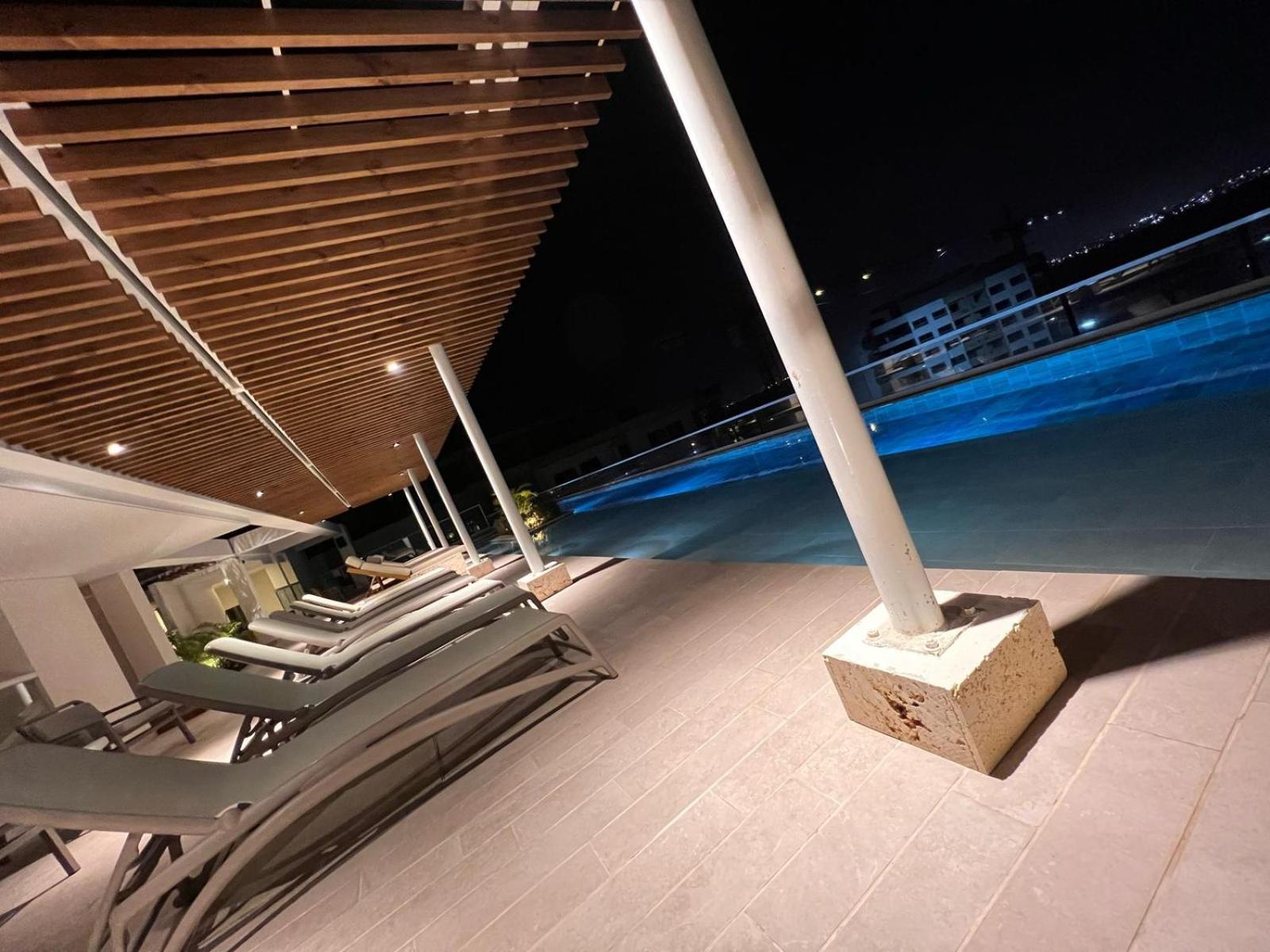 13th Floor, With Jacuzzi *